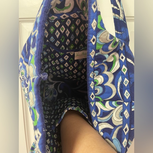Excellent used condition large Vera Bradley tote with dark blue paisley print - Picture 8 of 8
